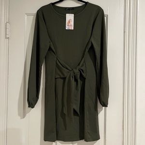 Pretty Garden stretchy front tie dress! 💚